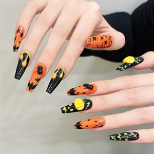 Nouveau produit lancé - Buchiattelli Golden High Luxurious Yellow Crystal Diamond White Small Flower Handcrafted Wearable Nails - Product Image 3