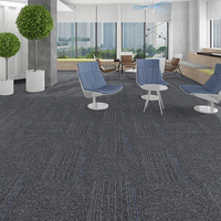 Dalles de moquette commerciales populaires à prix abordable, 50x50, pour hôtels et bureaux