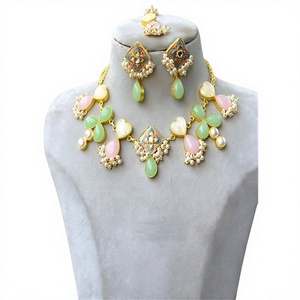Conjunto de Collar y Aretes de Perlas Chapadas en Oro de Latón de Primera Calidad, Glamuroso y Moderno, para Mujer, Regalo de Joyería para Fiestas, Compromisos y Bodas - Product Image 2