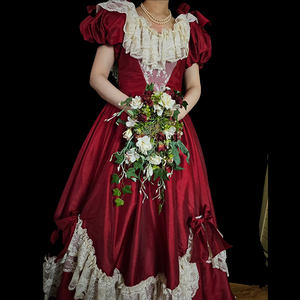 Abito <span class=keywords><strong>da</strong></span> <span class=keywords><strong>Sera</strong></span> Vintage Moderno in Raso Rosso Vino, Stile Principessa, con Volant Bianchi, Pizzo, Scollo a Barca, Maniche Corte, Perline e Grande Fiocco per Matrimonio - Product Image 6