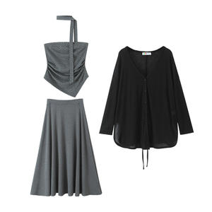 Ensemble trois pièces pour femmes Runqi, taille plus, haut sans bretelles gris, jupe midi, cardigan noir, imprimé floral asymétrique - Product Image 1