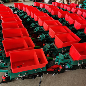 Sembradora de Maíz de Doble Hilera Montada en Tractor de Dos Ruedas Pequeño con Tanque de Fertilizante, Color Rojo - Product Image 5
