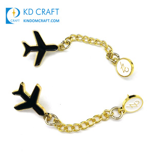 Épinglette décorative personnalisée en alliage de zinc en forme d'avion, badge en émail souvenir d'aviation, épinglette d'avion, épinglette de revers de compagnie aérienne pour vêtements - Product Image 3