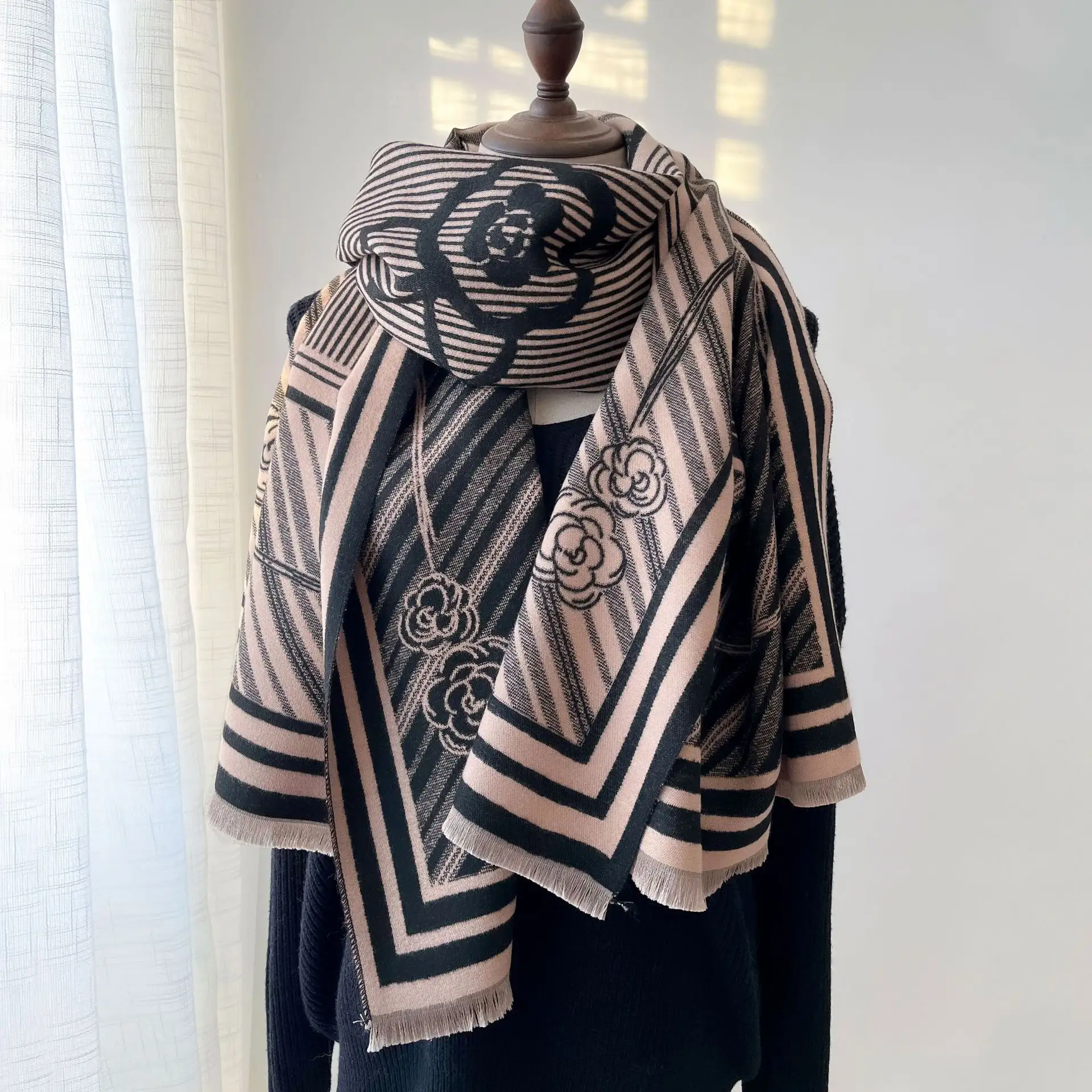Cashmere Scarf Winter Bufanda Women Shawls Warm Wraps Lady Paisley Print Fashion Pashmina Thick Blanket Foulard