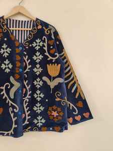 Veste en velours bleu marine brodée Suzani, style vintage floral bohème, faite à la main, veste en velours Suzani, cadeau pour elle - Product Image 4