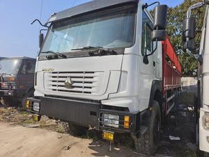 HOWO Nuevo Modelo 6X6 6 Ton Camión de carga 440hp Diseño largo Asiento de una sola fila Dirección izquierda ACC Van Segmento de camión pesado usado - Product Image 3