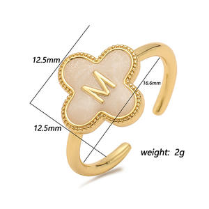 Trendy Chapado en oro Cuatro hojas Trébol 26 Letras iniciales Anillo Flor en forma de espalda abierta Anillos de moda ajustables - Product Image 2