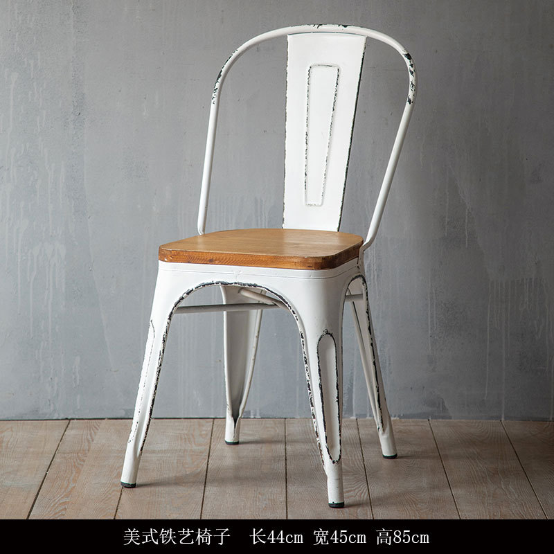 Chaises blanches, ensemble deux pièces - A351