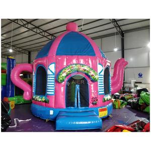 Château gonflable PinkTeapot pour enfants, idéal pour les fêtes en plein air, avec filet de sécurité et entrée par escalier, qualité professionnelle. - Product Image 4
