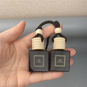 Stampa personalizzata <span class=keywords><strong>logo</strong></span> 10ml <span class=keywords><strong>auto</strong></span> appeso diffusore di vetro nero bottiglia di profumo <span class=keywords><strong>con</strong></span> coperchio in legno - Product Image 2