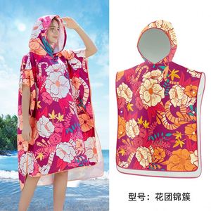 Peignoir en tissu éponge à capuche avec logo personnalisé de qualité supérieure, idéal pour les promotions sur la plage - Product Image 2