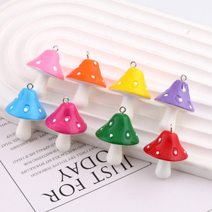Colgante de resina 3D con diseño de hongo de lunares, colores aleatorios, accesorios de joyería DIY, dijes temáticos con forma de dibujos animados - Product Image 3