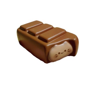 Jouet anti-stress en forme de barre de chocolat pour chat, en PU souple à rebond lent, simulation d'aliment animal, jouet de décompression à presser - Product Image 3