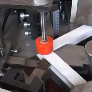 Machine à sertir les coins pneumatique pour la combinaison de cadres, pour le poinçonnage des connecteurs de décalage des profilés aluminium de portes et fenêtres - Product Image 5