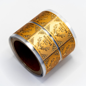 Adesivi 3D Personalizzati con Logo in Rilievo con Finitura Olografica e Resistente in Lamina Oro/Argento per Etichette di Imballaggio - Product Image 3