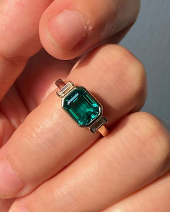 แหวนมอสซาไนต์ทรงเหลี่ยมสีเขียว 3 กะรัต ประดับขอบทอง 18K ชุบทองคำขาว สามเม็ด สำหรับเป็นของขวัญวันครบรอบแต่งงานสำหรับผู้หญิง - Product Image 4