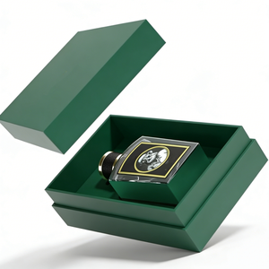 Boîte cadeau rectangulaire de luxe personnalisée rouge et verte en carton rigide étanche avec logo doré en relief, fermeture magnétique et insert en éponge pour - Product Image 4