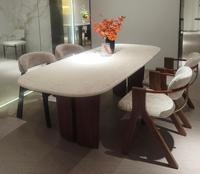 Table à manger ovale en marbre crème avec base en placage de bois foncé |   Meubles de luxe sur mesure tout-en-un pour les espaces modernes