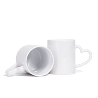 Tasse à mug avec poignée en forme de cœur et logo personnalisé en céramique de 11oz avec découpes par sublimation