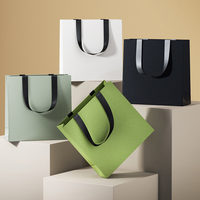 Sacs en papier écologiques de luxe pour les petites entreprises Vêtements imprimés sur mesure Emballage cadeau Caractéristique pliante pour l'artisanat alimentaire