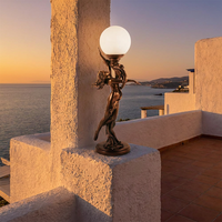Lampe Statue de Déesse Classique en Bronze – Sculpture Figurative Moulée à la Cire Perdus avec Globe Lumineux Givré, Sculpture en Bronze