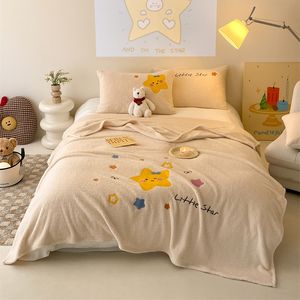 Literie d'hiver en <span class=keywords><strong>laine</strong></span> d'agneau à deux faces cartoon mignon ensemble de trois pièces <span class=keywords><strong>couverture</strong></span> en peluche avec motif teddy - Product Image 5