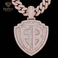 Collier pendentif lettre en argent sterling 925 haute brillance, entièrement serti de moissanite, avec design bouclier personnalisé pour le rap et les sorties nocturnes