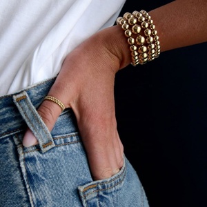 Bracelet empilable de haute qualité, imperméable, pour l'hiver, en acier inoxydable plaqué or, avec perles rondes de plusieurs tailles, style déesse. - Product Image 3
