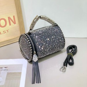 Article de mode vintage tendance incontournable 2026. Motif entièrement orné de lettres. Sac bandoulière imperméable avec sangle réglable pour unisexe. - Product Image 1