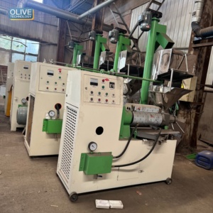 เครื่องกดน้ำมันสุญญากาศอัตโนมัติ 80-160 กก./ชม. พร้อมถังกรองน้ำมันสองถัง สำหรับการผลิตน้ำมันบริโภค แบบกดเย็นและกดร้อน ให้ผลผลิตสูงและมีประสิทธิภาพ - Product Image 1