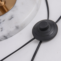 Lampe de sol en marbre doré LED au design artistique simple et moderne, vente en gros, pour salon de luxe, éclairage intérieur