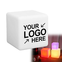 Lampe de table LED cube rechargeable de 4 pouces, RVB à changement de couleur, sans fil, étanche, avec fonction d'ambiance et abat-jour carré pour bar