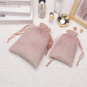 Vente en gros de bracelets en velours rose de luxe avec cordon de serrage emballage de bijoux sacs de parfum avec logo personnalisé sacs de cadeau en velours de luxe - Product Image 3