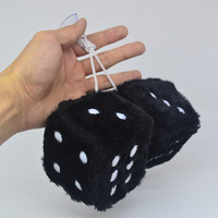 Porte-clés en peluche transfrontalier à poils longs, gaufré, en forme de dés, avec miroir intégré