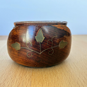 Ensemble de sous-verres en palissandre avec un design élégant en incrustation de laiton parfait pour un décor de table à manger intemporel de l'Inde - Product Image 6