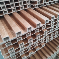 Panel Dinding WPC Tahan Air Motif Kayu Dekoratif Beralur untuk Dekorasi Interior Komersial & Rumah