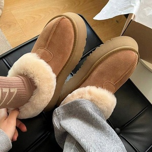 Vente en gros avec fourrure douce et moelleuse, bottes d'hiver en fourrure antidérapantes de luxe pour femmes - Product Image 3