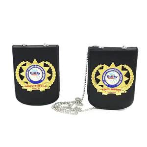 Cina con logo personalizzato in metallo con spilla in morbido smalto duro - Product Image 2