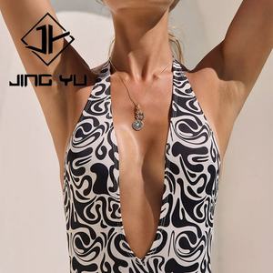 Traje de Baño de Moda para Playa, Diseño Profundo en V, Estampado, Personalizado, de Poliéster Reciclado, Traje de Baño de Una Pieza - Product Image 3