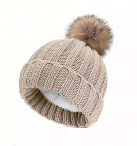 Gorros de Invierno Cálidos para Mujer, de Moda, con Pompones, Forro Polar Tejido, Venta al por Mayor en Stock - Product Image 6
