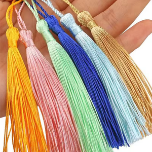 Nappe Colorate per Segnalibri e Candele, Confezione Personalizzata, Nappe in Poliestere Fatte a Mano, Vari Colori, 8cm - Product Image 1