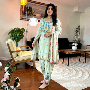 Robe longue décontractée pour femme, en coton vert clair brodé, style traditionnel indien et pakistanais, coupe ample - Product Image 1