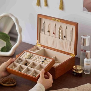 Solid wood jewelry <b>box</b> with lid, multi-compartment design, suitable for storing earrings, necklaces, and other jewelry. - Product Image 1