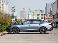 Nouvelle Véhicule Électrique Compacte BYD Qin Plus DM-i Hybride Rechargeable 2026 en Promotion, Autonomie 55-210km, Berline 4 Portes 5 Places, Exportation