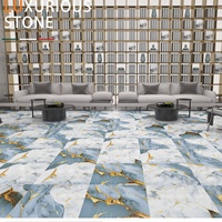 Carreaux de céramique de luxe à texture pierre dorée fluide 600x600mm, polis haute brillance, antidérapants pour sols de KTV, bars et clubs
