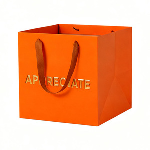 Sacs <span class=keywords><strong>en</strong></span> <span class=keywords><strong>papier</strong></span> carrés promotionnels, sacs de transport imprimés, <span class=keywords><strong>achat</strong></span> <span class=keywords><strong>en</strong></span> gros, <span class=keywords><strong>pas</strong></span> <span class=keywords><strong>cher</strong></span>, pour la marque des petites entreprises et l'emballage de cadeaux clients - Product Image 3
