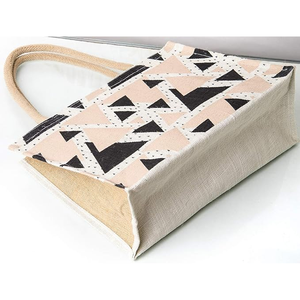 Sac fourre-tout en toile de jute écologique et imprimé triangulaire, avec poignée en ruban de coton - Product Image 2