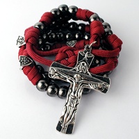 Grand Collier Chapelet Catholique Religieux pour Homme en Alliage de Zinc, Robuste en Paracorde, avec Perles en Métal Noir et Perles Blason Croix de Jérusalem