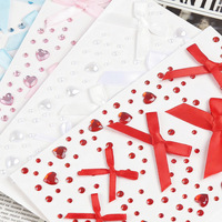 Autocollants en tissu 3D en gros avec nœuds en cristal et strass, autocollants adhésifs en forme de cœur pour emballage cadeau et décoration d'album