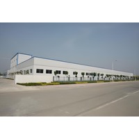 Entrepôt moderne en tôle ondulée - Nouvelle conception de bâtiment modulaire préfabriqué pour stockage industriel, atelier et hangar de garage